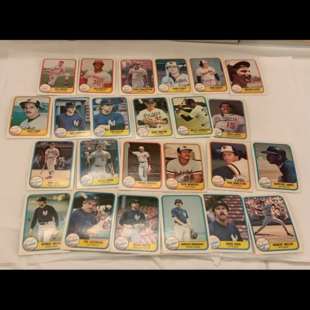 Bundle of Baseball Cards Lot 208